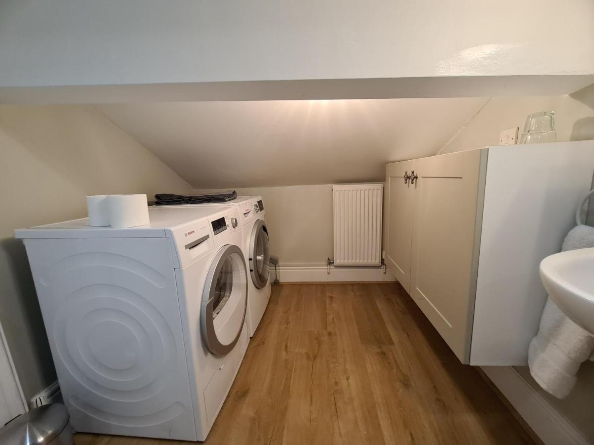 Stylish 2 Bedroom Apartment, Leeds Centre + Free Parking Buitenkant foto